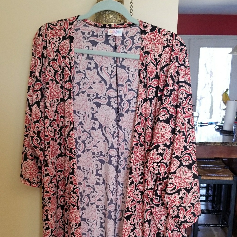 Lularoe Lindsay Black and red floral